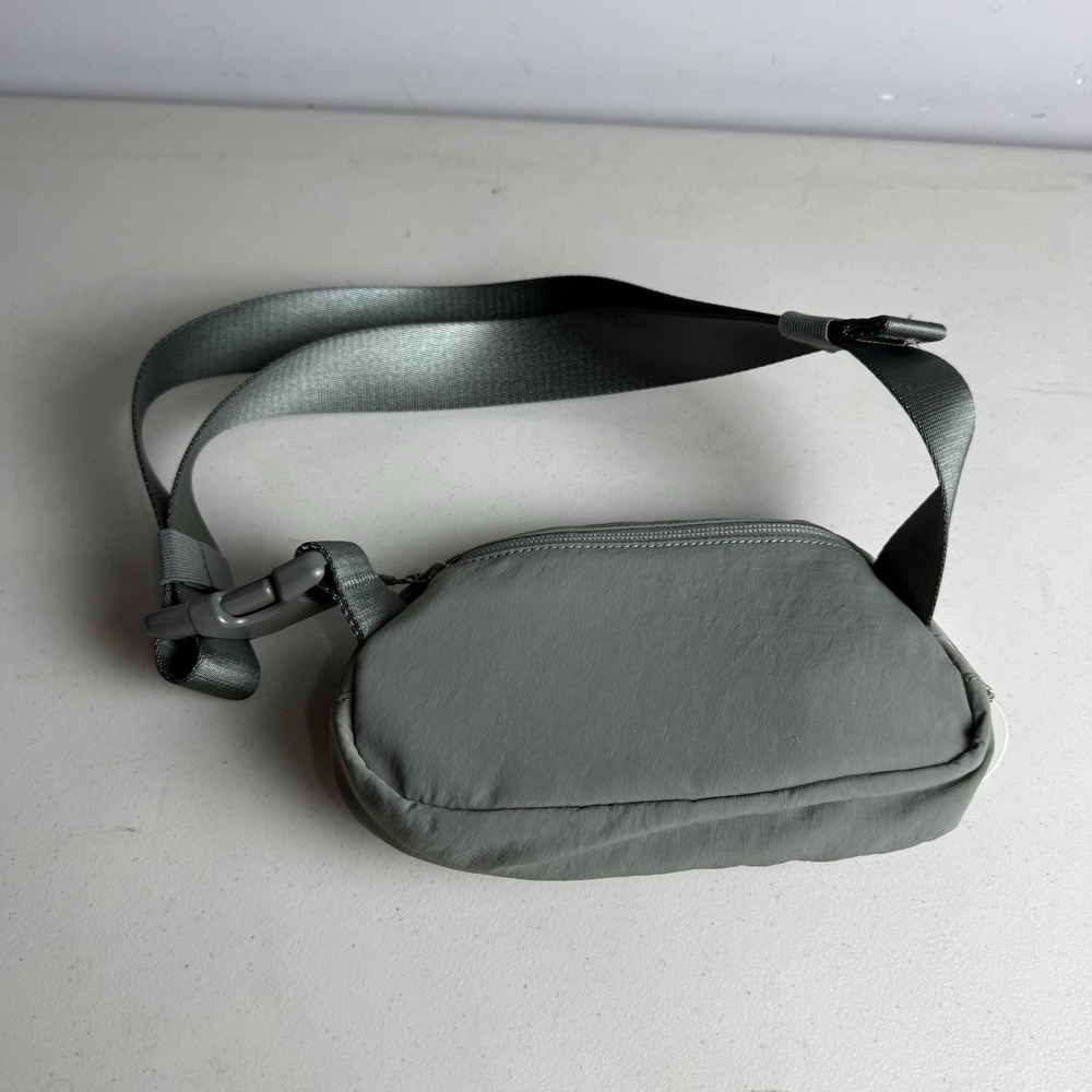 Lululemon Everywhere Belt Bag 1L Grey Sage Adjustable Crossbody Strap Waists/Hip - Picture 5 of 7